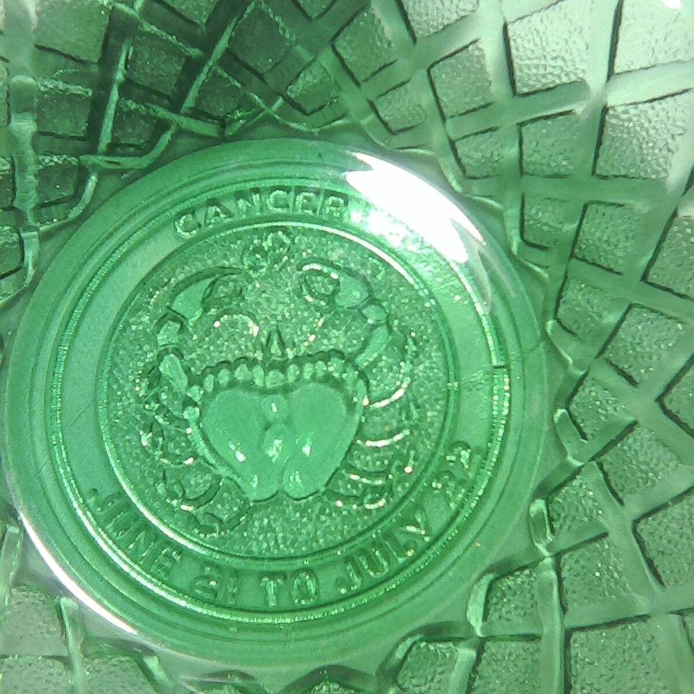 Vtg astrology themed ~Cancer~ Green Glass Bowl With Crab & Dates Zodiac Dish - Picture 3 of 13